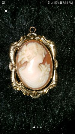 Vintage 12k gold filled craved shell pendant/locket