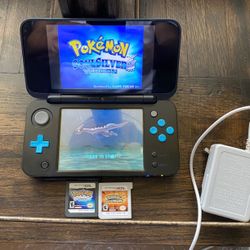 Nintendo 2 Ds XL + 3 Pokemon Games 