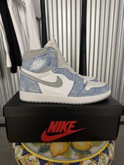 Jordan 1 High Hyper Royal 