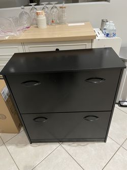 Shoe cabinet