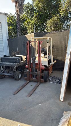 Nissan Forklift with Forks (as is)