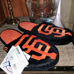 FIRM IN MERCED ‼️ MENS NEW SLIPPERS  SIZE 7/8