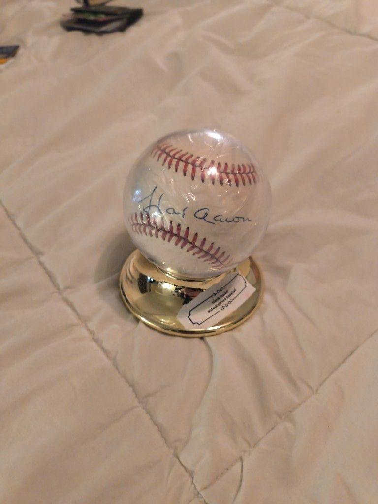 Hank Aaron Autographed Baseball – Baseball Legend – Excellent Condition!