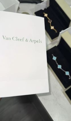 Van Cleef Brackets 