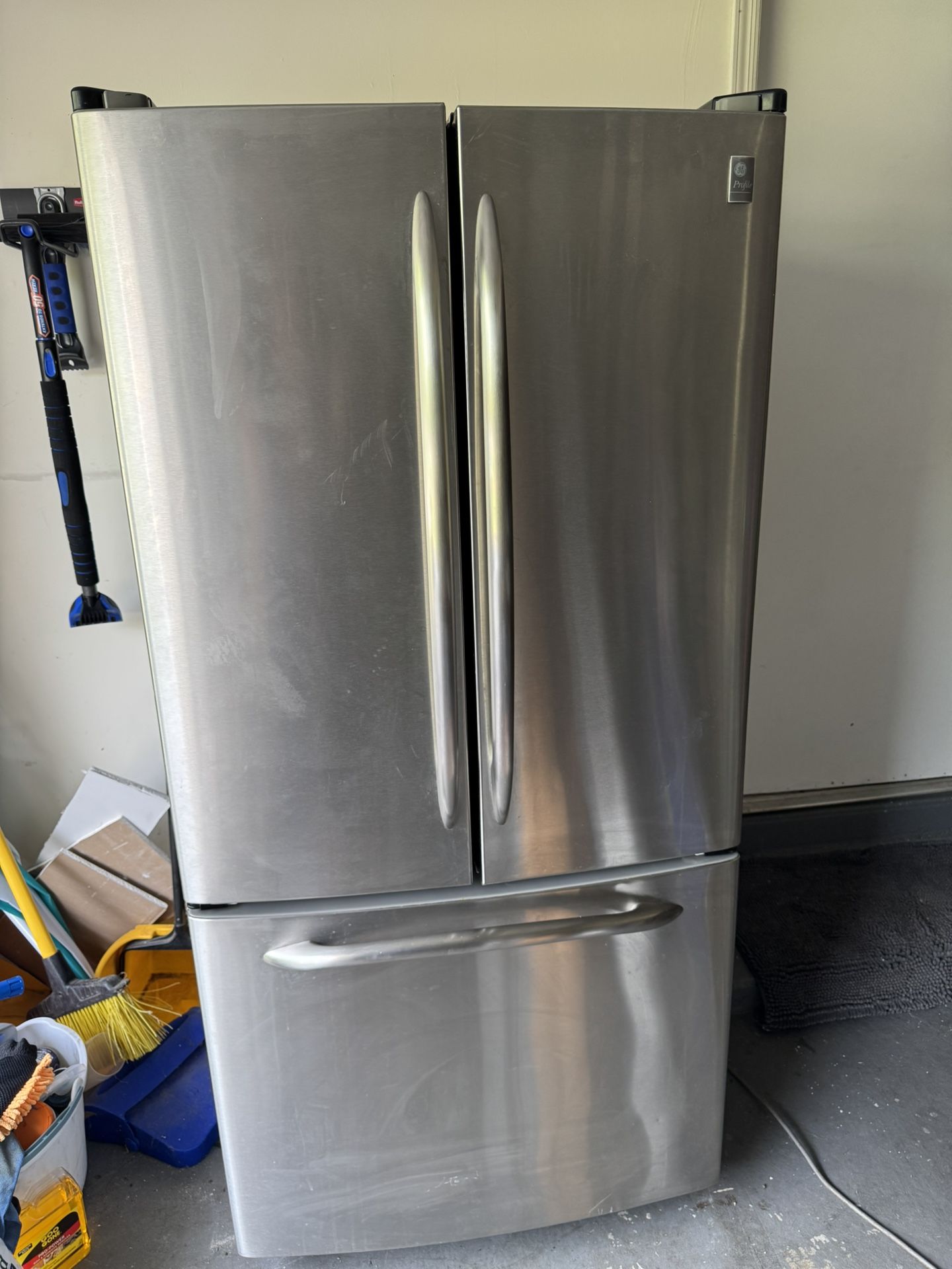 GE Refrigerator/ Freezer
