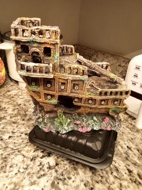 Fish Tank Half Ship