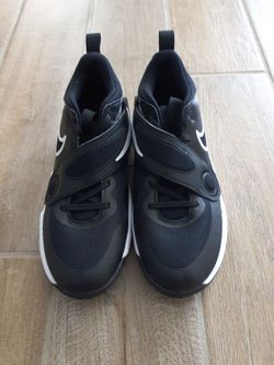 BRAND NEW Nike Team Hustle D 1 1 Basketball Shoes Kids Size 7 REG PRICE $60