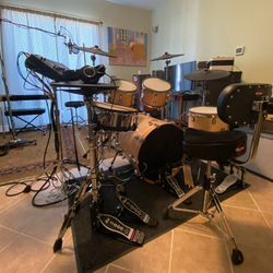 Roland V-Drums Acoustic Design VAD706GE Maple Electronic Drum Set.