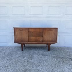 Vintage 1960s Mid Century Oak 3-Drawer Credenza 50.25”‼️DELIVERY INCLUDED‼️