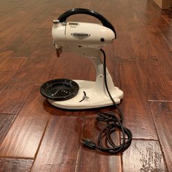 Hamilton Beach Vintage Mixer (Stand Alone Or Handheld) With Bowls
