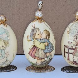 Vintage Decorative Eggs, Very Fragile, But In Nice Condition. 