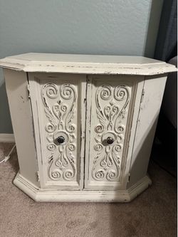 Set of 2 nightstands/end tables