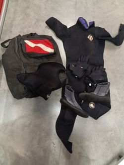 Men's wetsuit 6.5 m with size 11 shoes and gloves