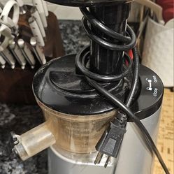 Cold Press Juicer Omega.