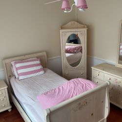 Thomasville Twin Bed with Bedroom Set 