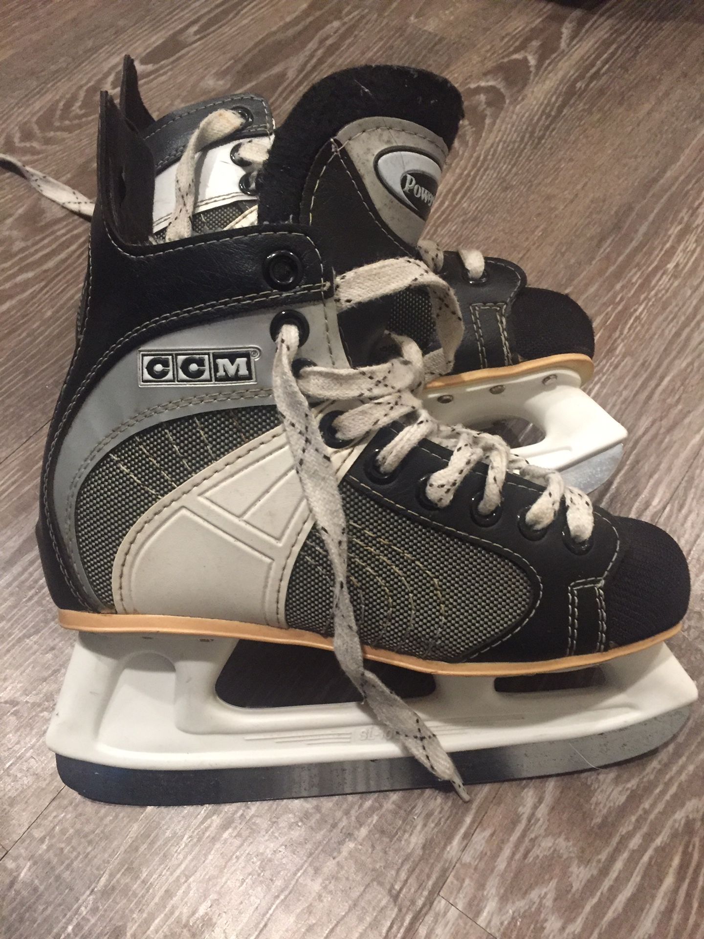 CCM Powerline 550 men’s 5 skates