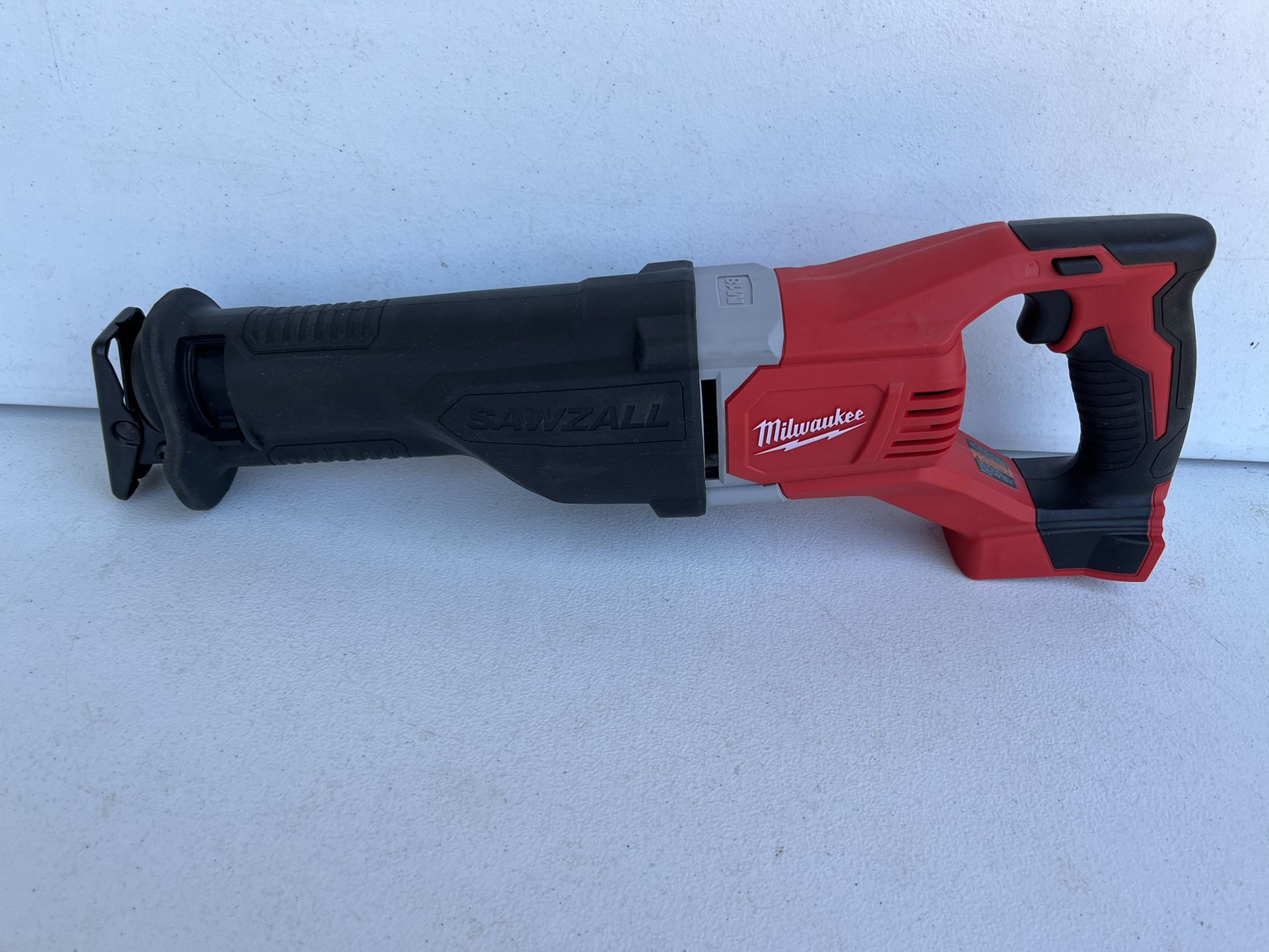 Milwaukee M18 18V Lithium-Ion Cordless SAWZALL Reciprocating Saw (Tool-Only)