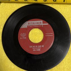 This item is a collectible Nina Simone 7-inch vinyl record, specifically the "I Loves You, Porgy" single released by Bethlehem Records in 1959.  Artis