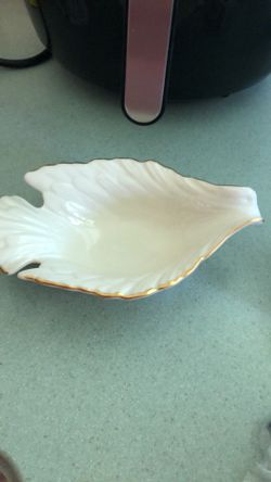 Lenox Porcelain Dove Collection 8″ Open Candy Dish- 24K Gold Trim