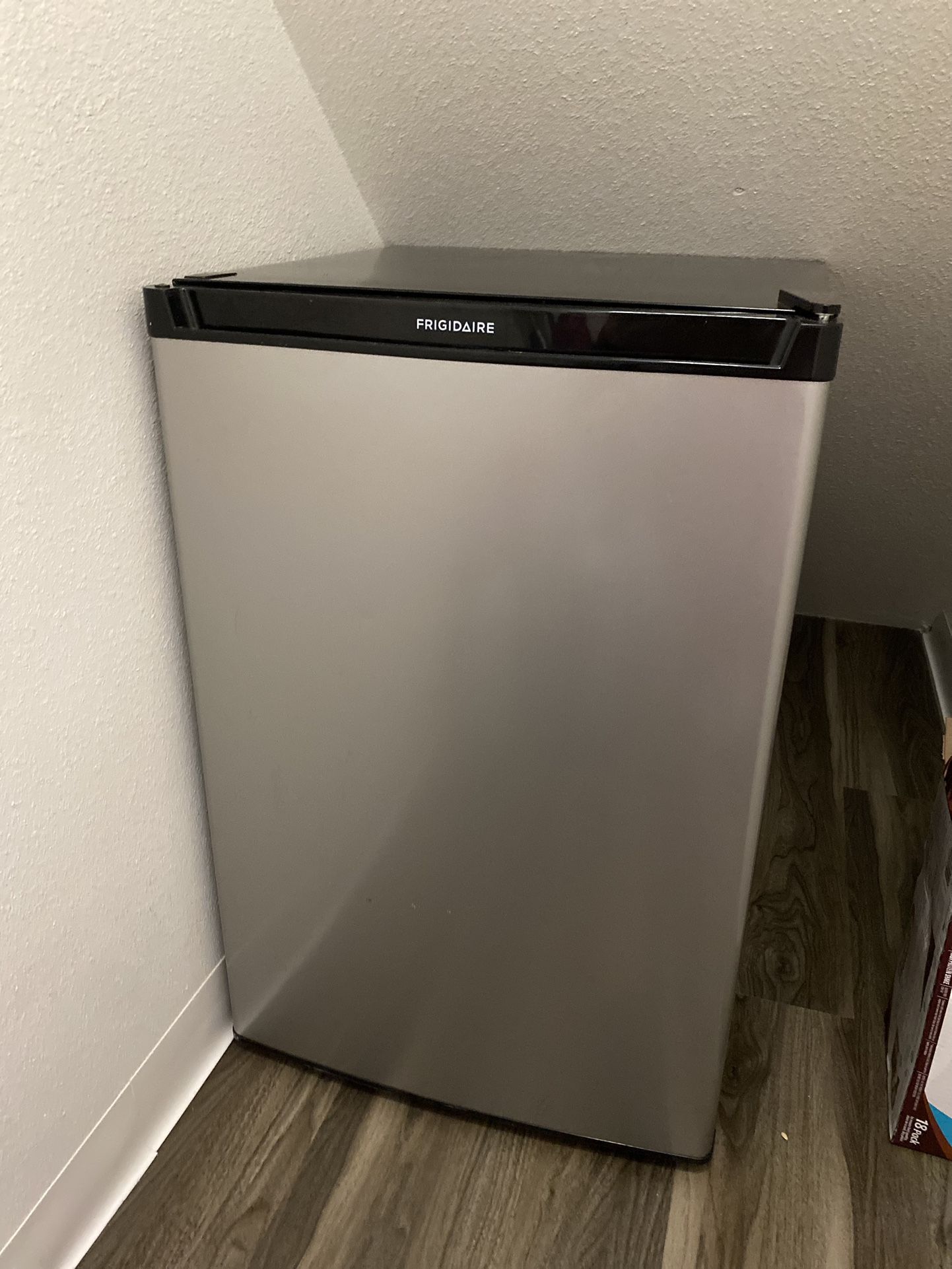 Frigidaire Mini-Fridge (4.5 Cuft)