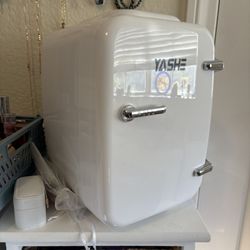 White Mini Fridge 