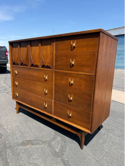 Broyhill Brasilia Mid Century Dresser / Gentlemen’s Chest