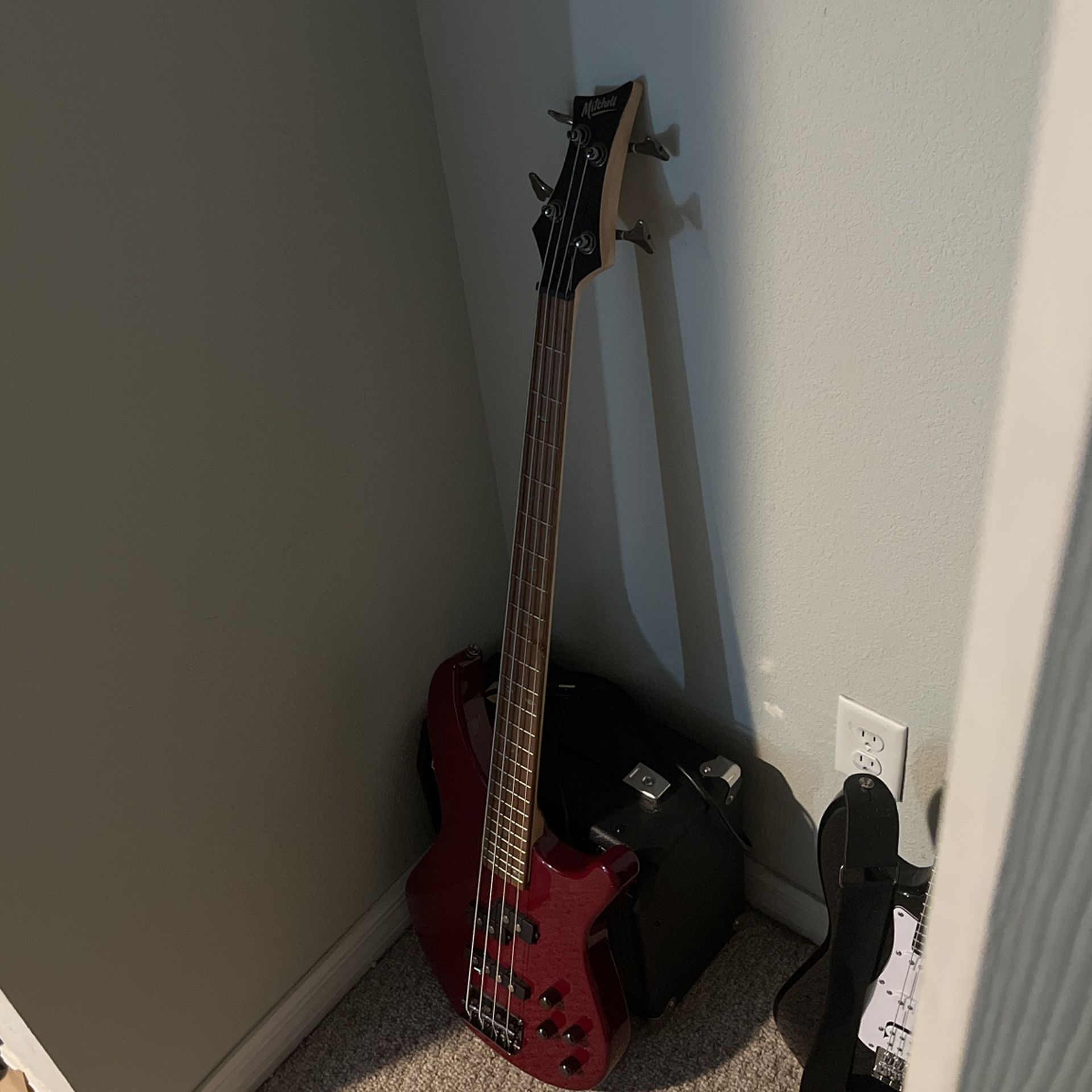 Mitchell Mb200 Bass Guitar And Mark Bass Cmb 101 Amp 