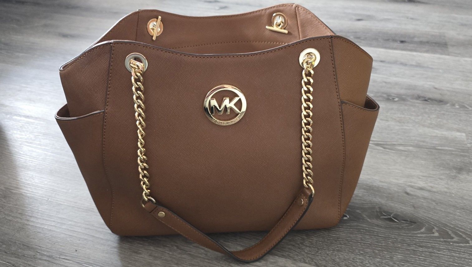 Michael Kors Saffiano Shoulder Bag