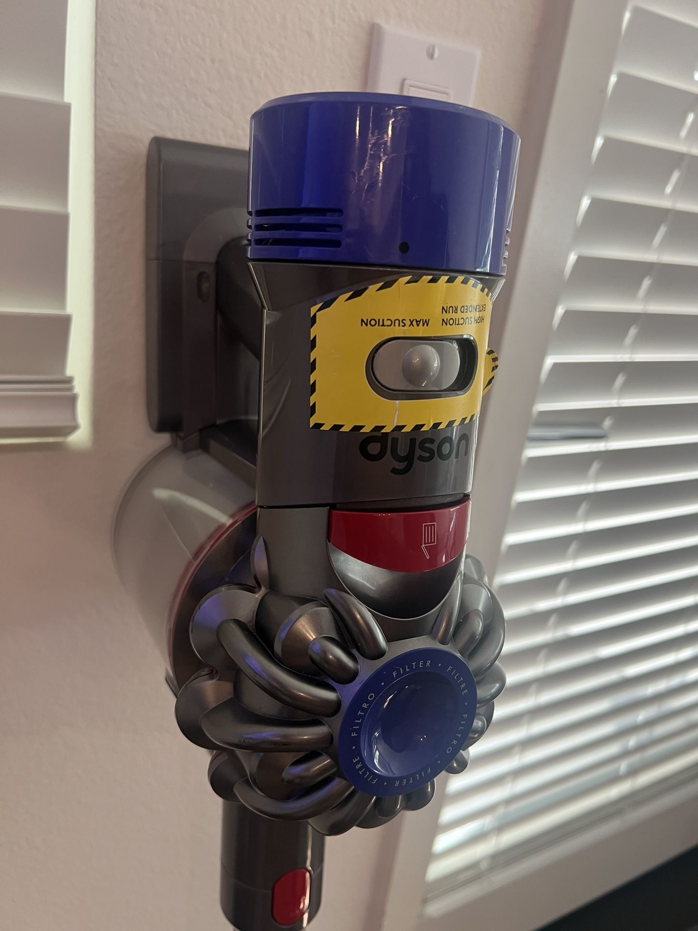 Dyson Cordless V8 Animal Vacuum 