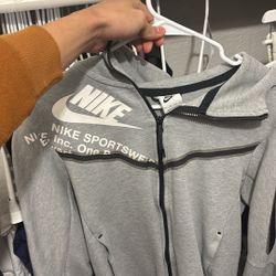 Nike Tech. Size Small 