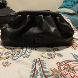 black badgley mischka clutch