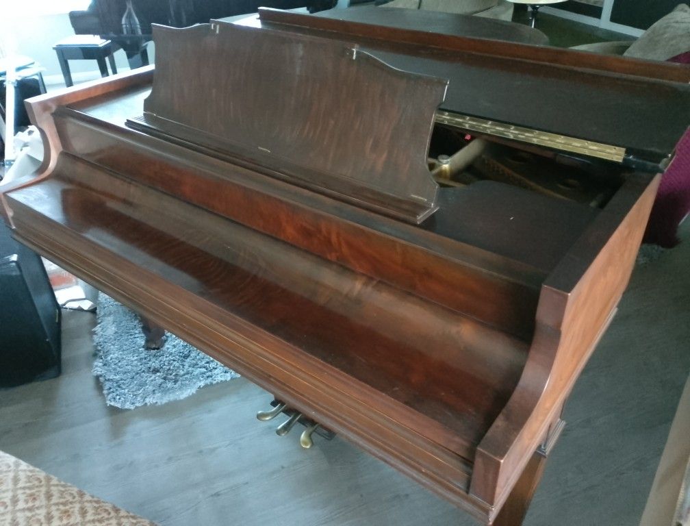 Knabe baby grand piano - really good condition