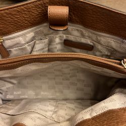 Michael  kors large handbags very well kept leather