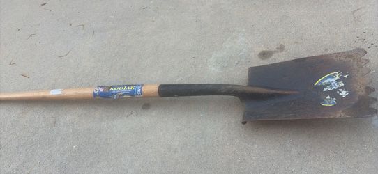 Serrated Trench Shovel