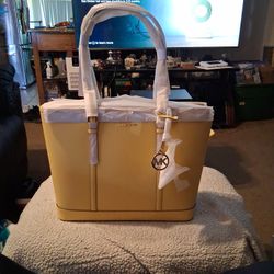 Michael Kors Jet Set Travel Large Saffiano Leather Tote Bag