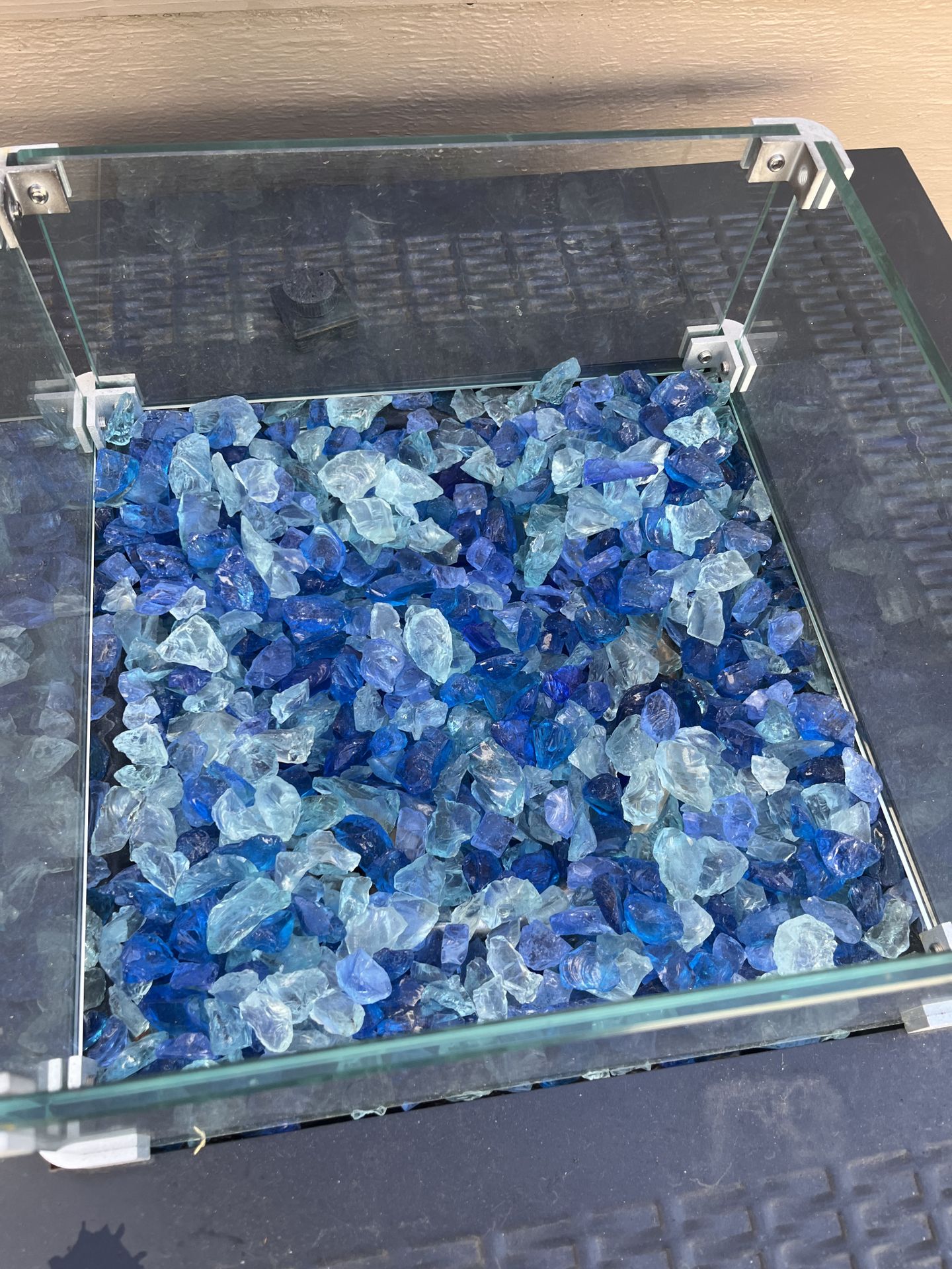 Propane Fire Pit Gas Table with Lid and Iron Tabletop