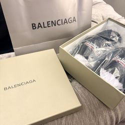 Belnciaga furry Slides 