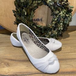 New-Charles Albert Olivia Rose Beige knotted flats Size 9