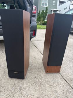 2 Cambridge Henry Kloss Tower 2 speakers