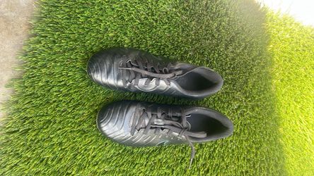 Soccer shoes