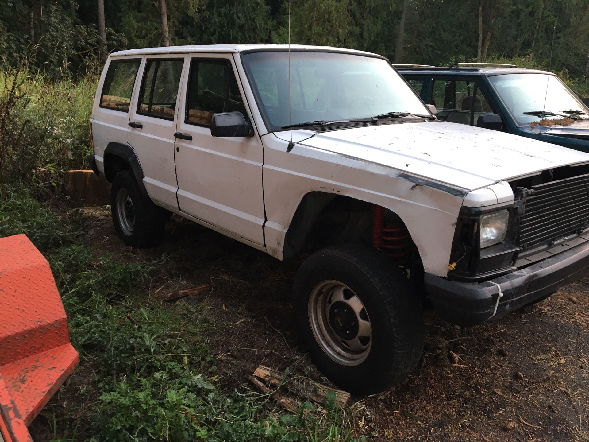 Parting out 1994 Jeep Cherokee XJ