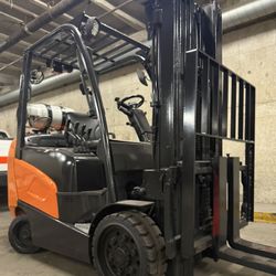 DOOSAN forklift 6600 lb ;3 stage, side shift 