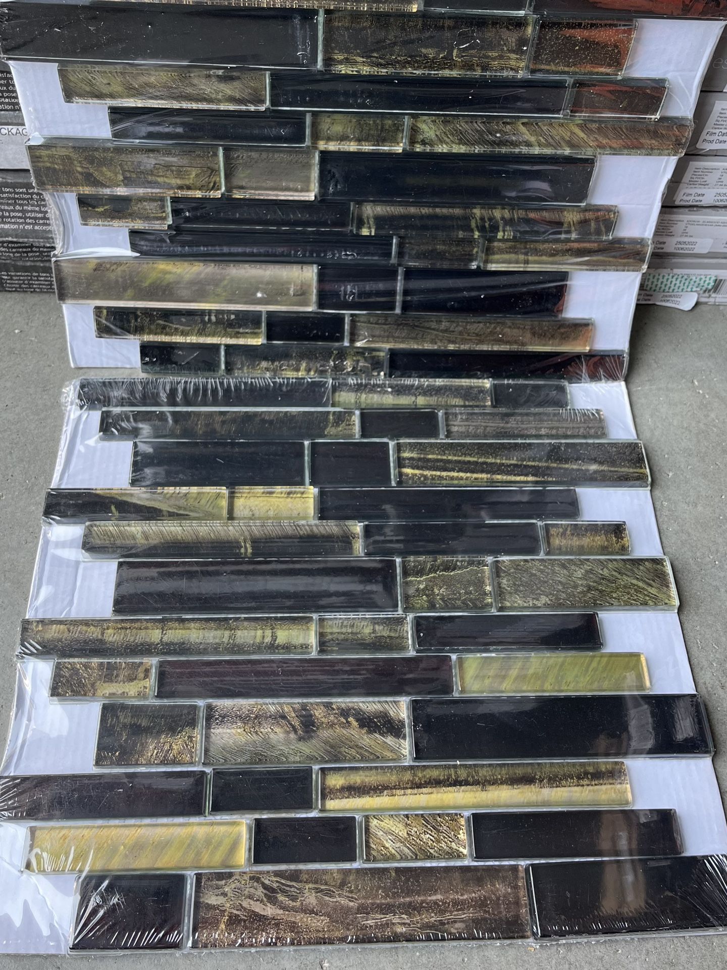 Artista Interlocking Glass Patterned Look Wall Tile 