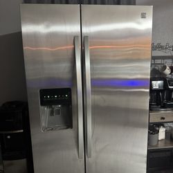 Refrigerator 