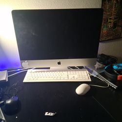 Apple IMac With Keyboard And Mouse