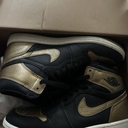 Jordan 1 Retro High OG Black And Gold