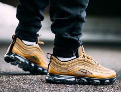 Nike Air Vapormax 97 Shoes Men's Size 9. Metallic Gold AJ7291-700 Used Sneakers