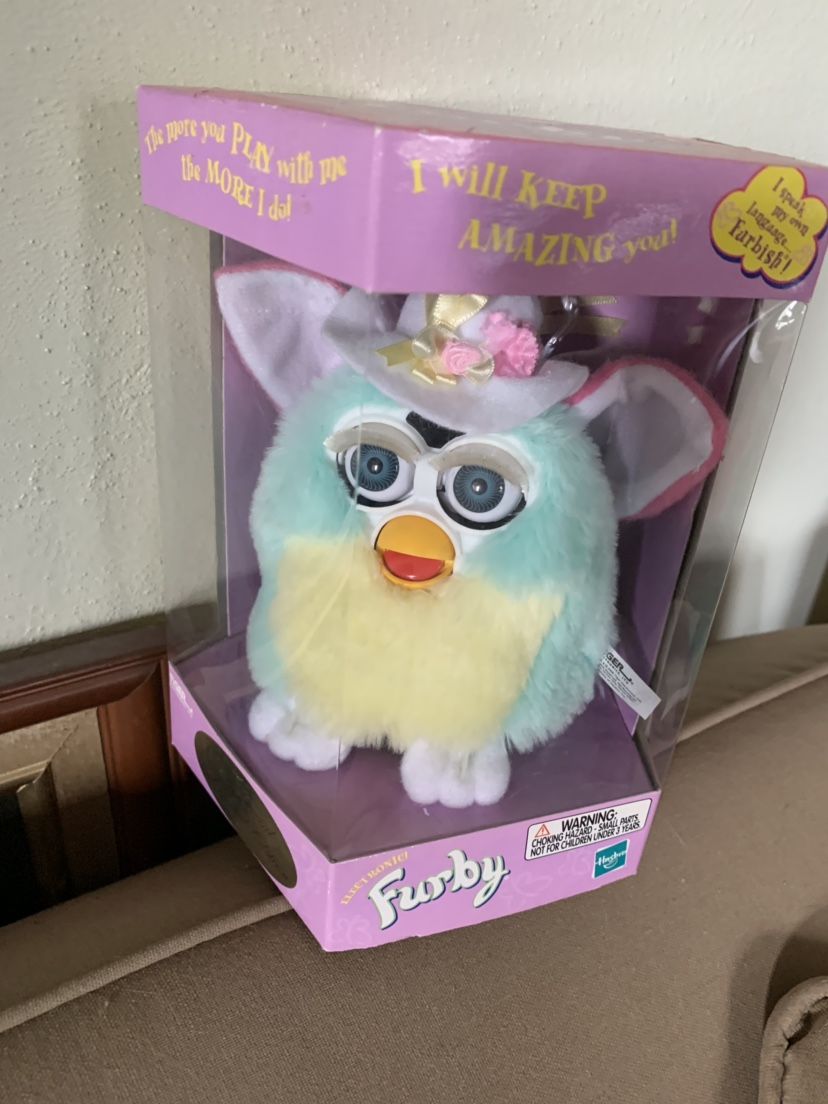 Original Furby (2000) Special Limited Edition SPRING Easter 70-880 Sealed