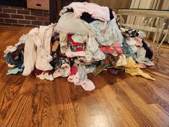 Huge bags of baby girls clothes (0-12month)