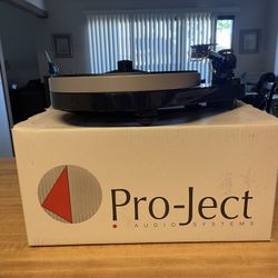 Pro-Ject Turntable RM5.1  Premium Model